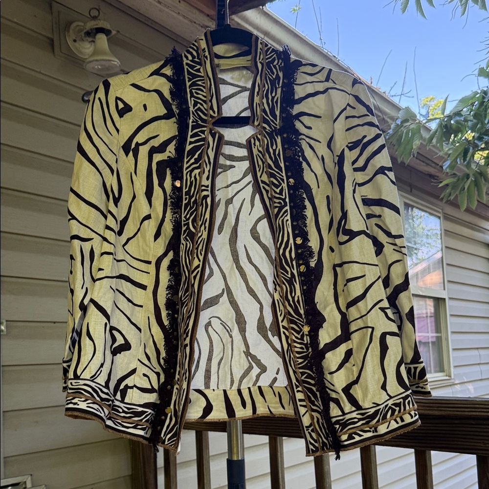 Chicos size 1 (Medium) Zebra Print Open Front Jacket in Black & Cream 100% linen